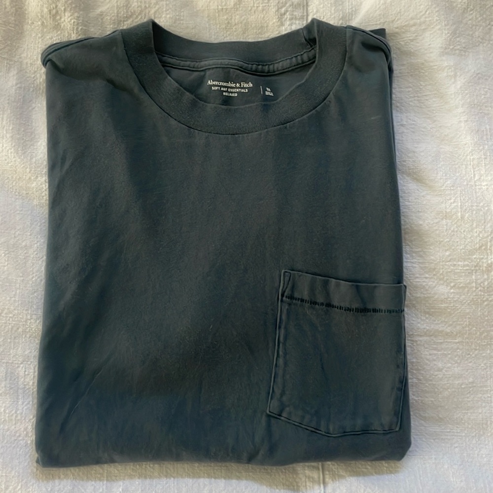Men’s Abercrombie & Fitch soft relaxed T. Size medium.